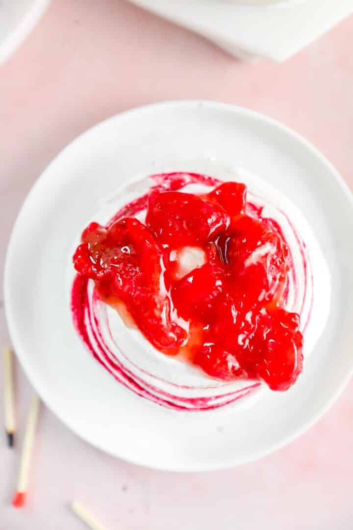 raspberry-praline-meringue-process-shot