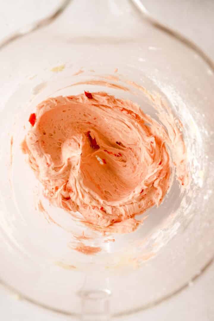 strawberry-frosting-with-baileys-process-shot