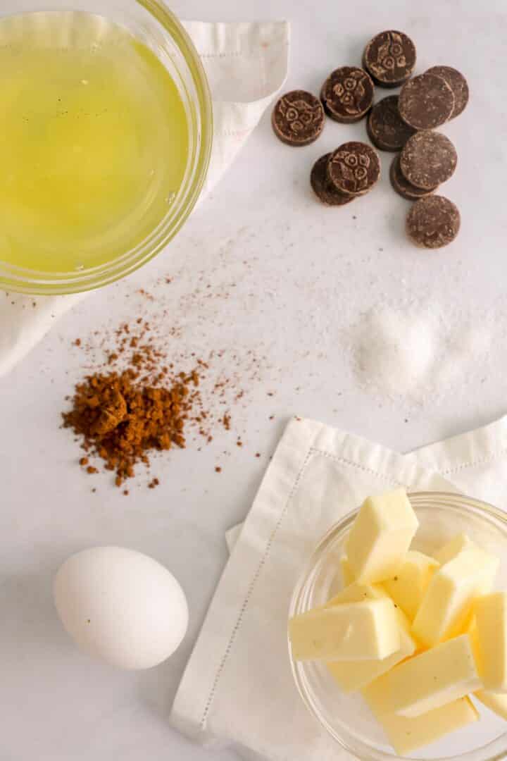 small-batch-flourless-chocolate-cake-ingredients