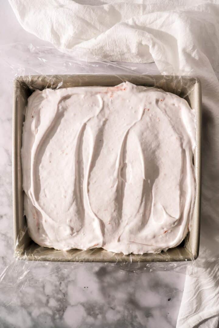 Homemade-strawberry-marshmallows-process-shot