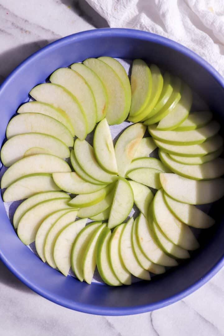 caramelized-apple-cake-process-shots