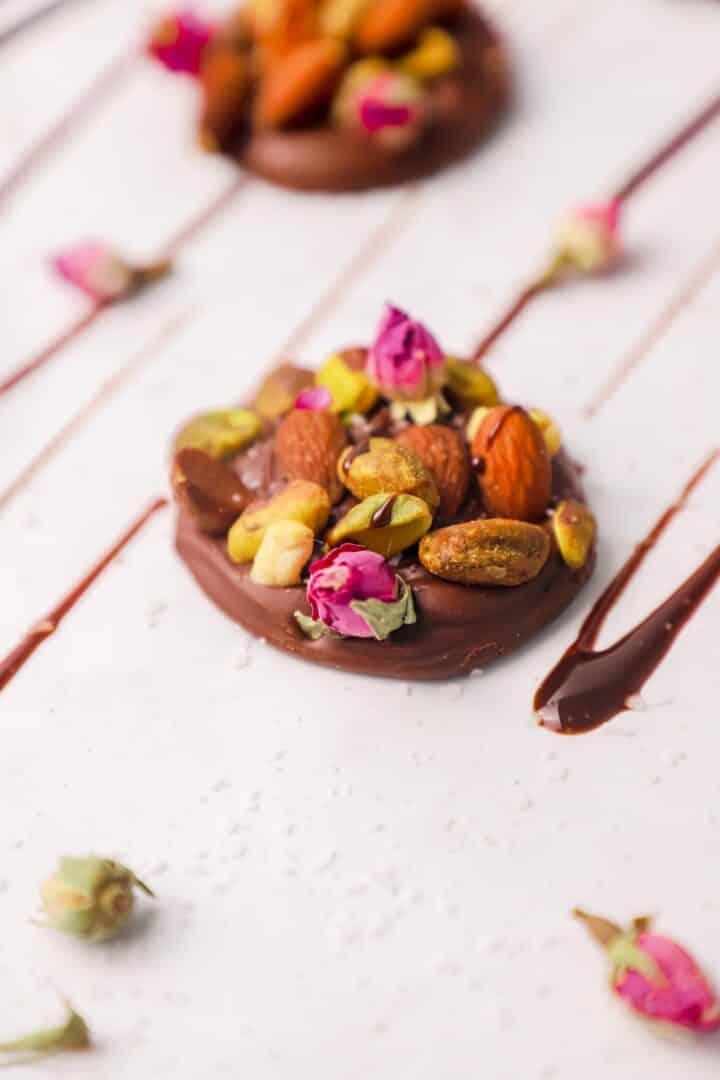 mixed-nuts-chocolate-bites