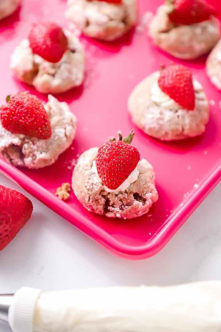 strawberry-and-cream-cookies