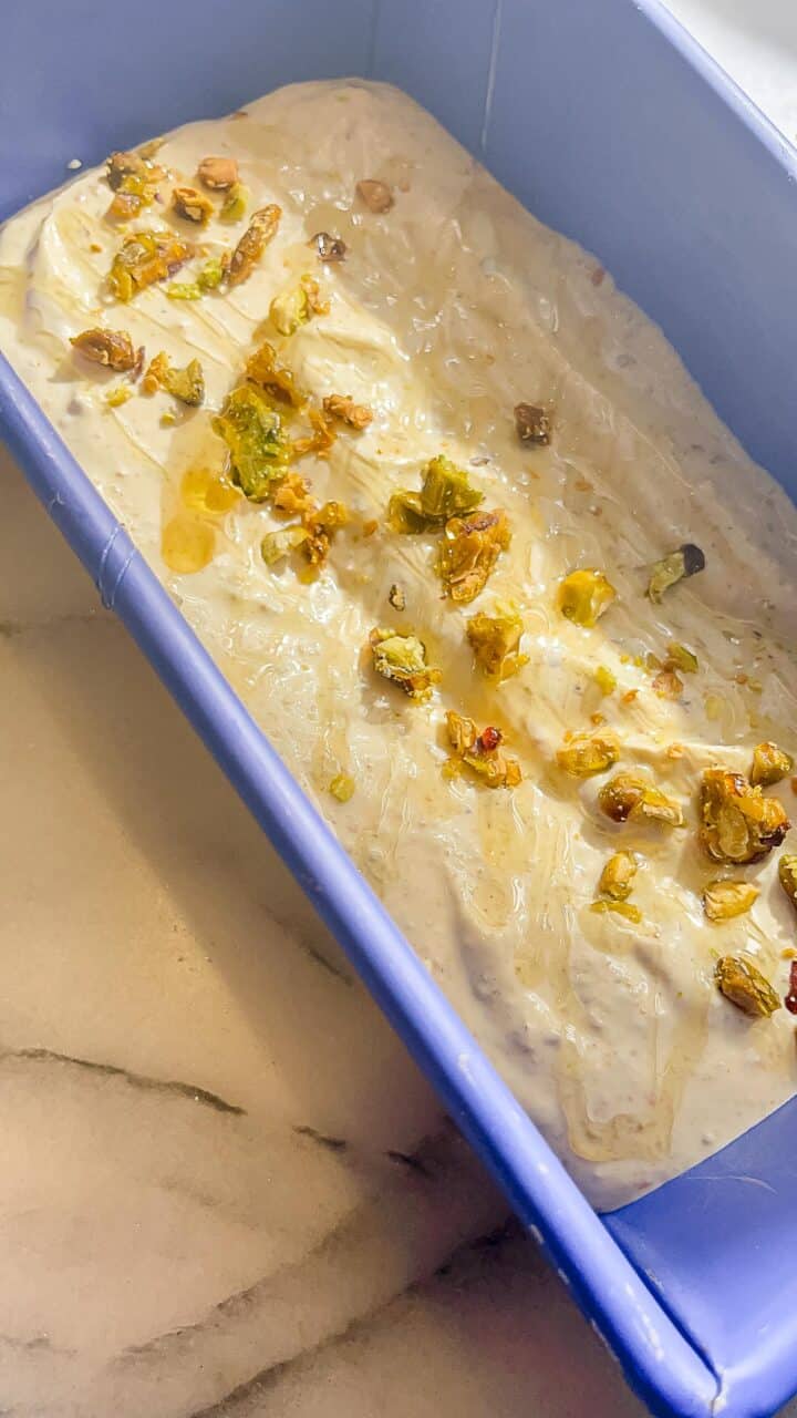 pistachio-nice-cream-with-toppings