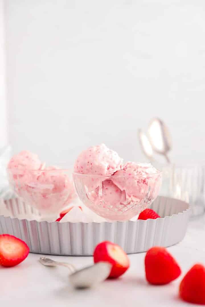 3-ingredient-strawberry-frozen-yogurt