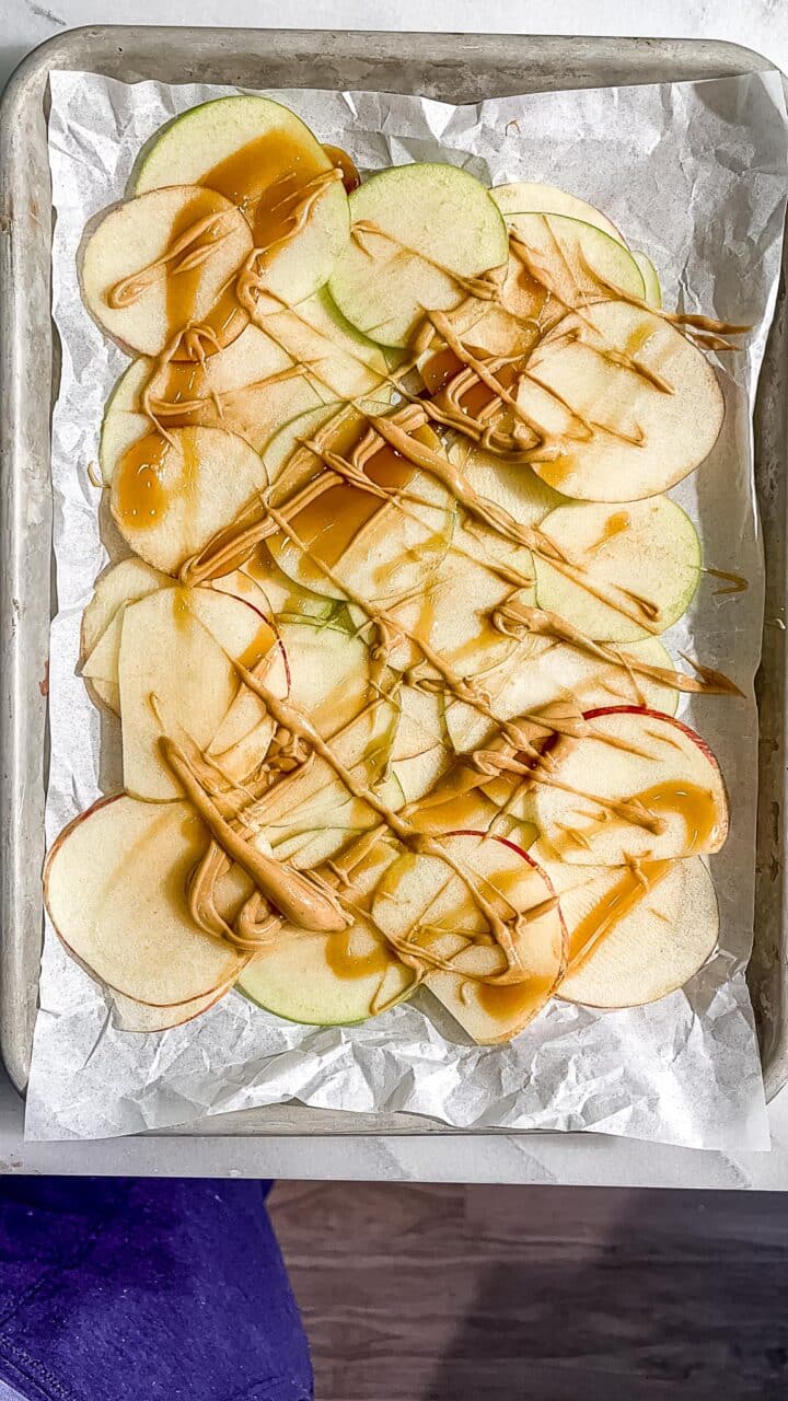 drizling-apples-with-peanut-butter