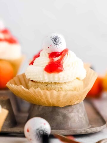 spooky-gluten-free-strawberry-cupcakes