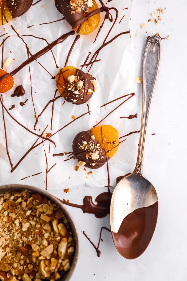 dark-chocolate-dipped-apricots