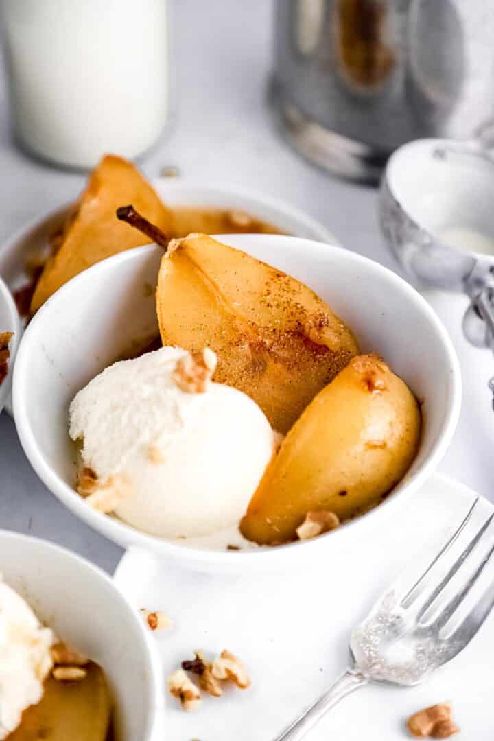 baked-pears-with-maple-syrup-and-walnuts
