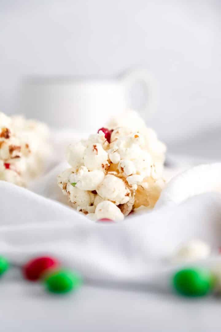 easy-christmas-popcorn-balls-recipe