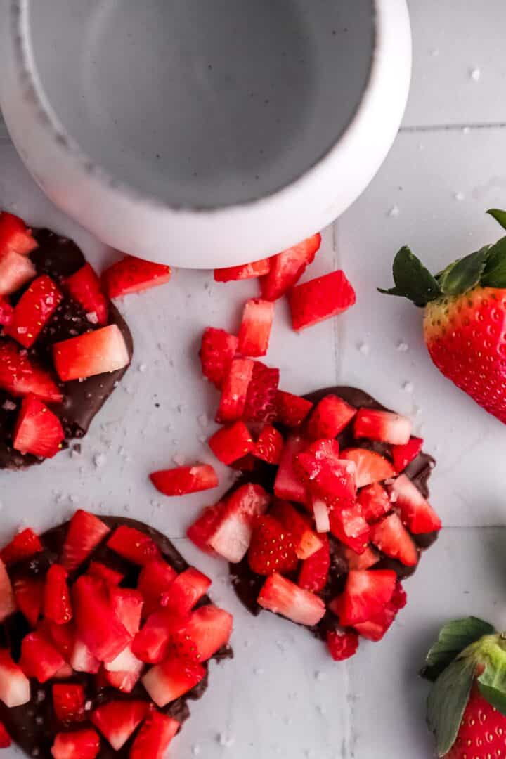 Frozen-chocolate-strawberry-bites-recipe