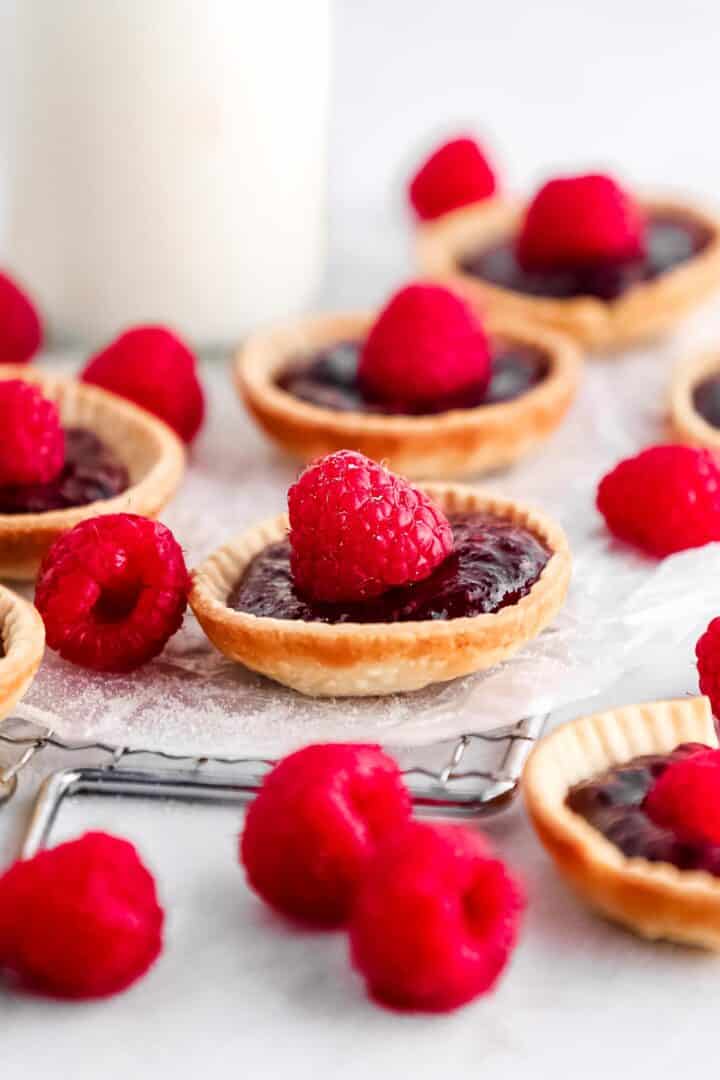 Gluten-free-fruit-tart with-raspberries