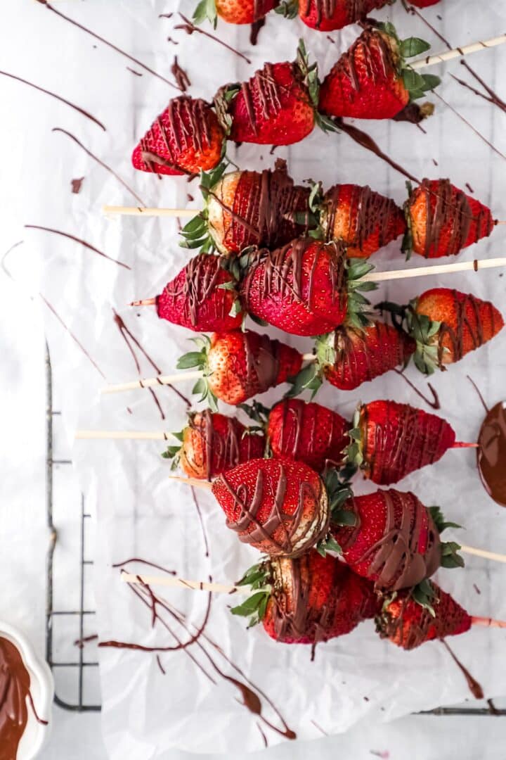 chocolate-dipped-strawberry-skewers