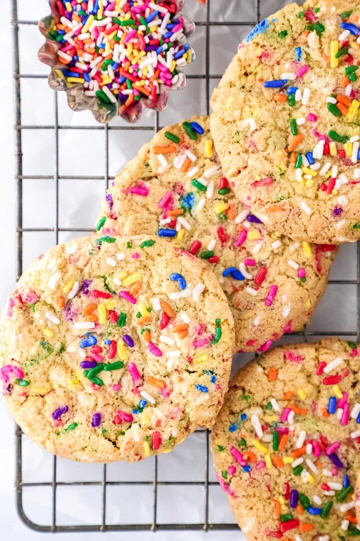 baking-tray-with-cookies