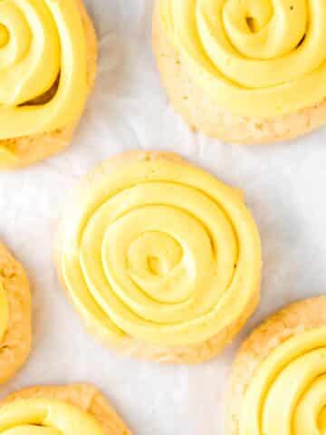 closeup-of-frosted-gluten-free-lemon-cookie