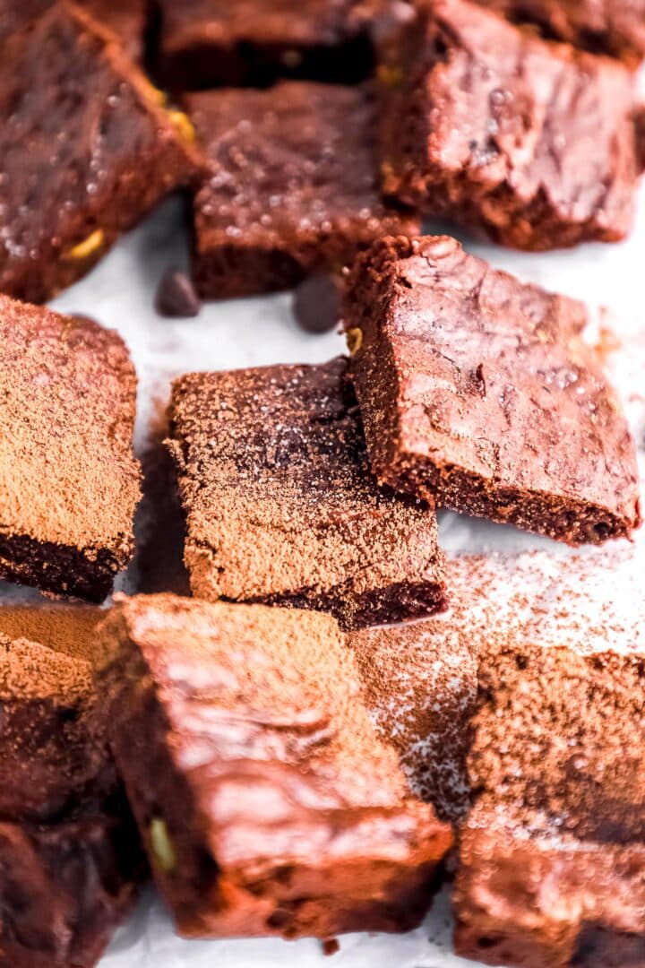 close-up-zucchini-brownies-on-plate