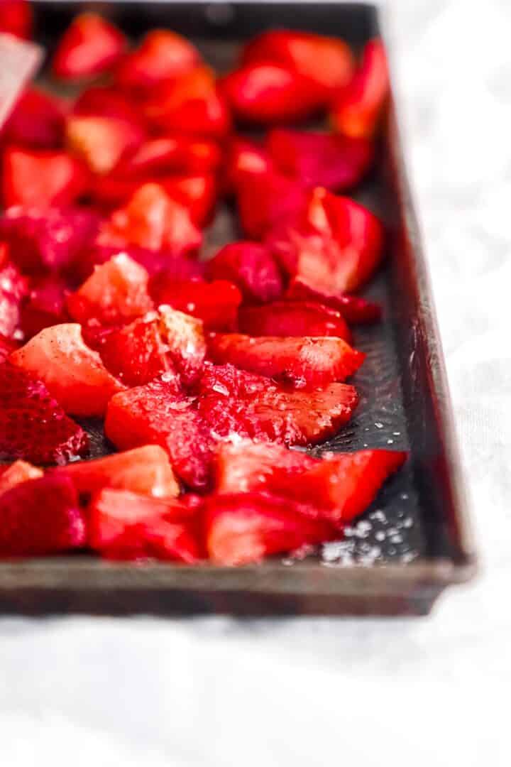 sliced-strawberries-ready-for-roasting