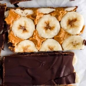 Sliced-bananas-lined-on-parchment-paper-for-chocolate-bark