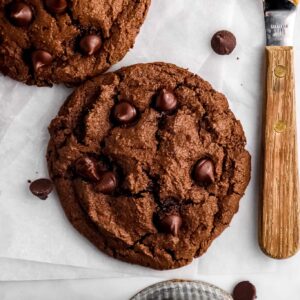 Freshly-baked-gluten-free-double-chocolate-chip-cookies