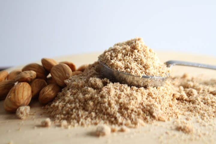 almond-flour-on-spoon