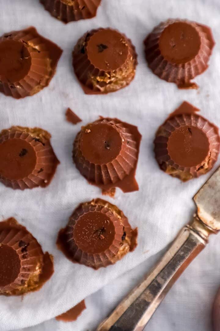 gluten-free-chocolate-covered-dates-with-almond-butter