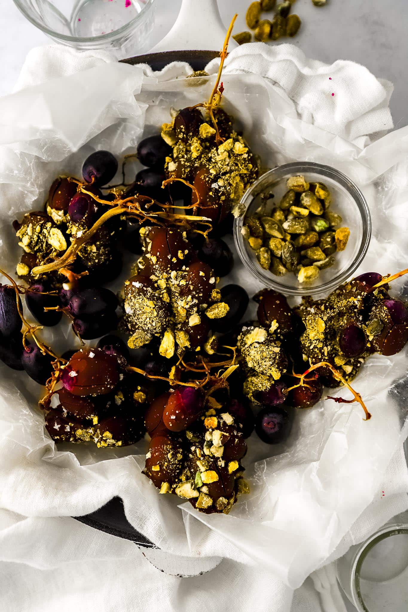 dark-chocolate-dipped-grapes-with-sea-salt
