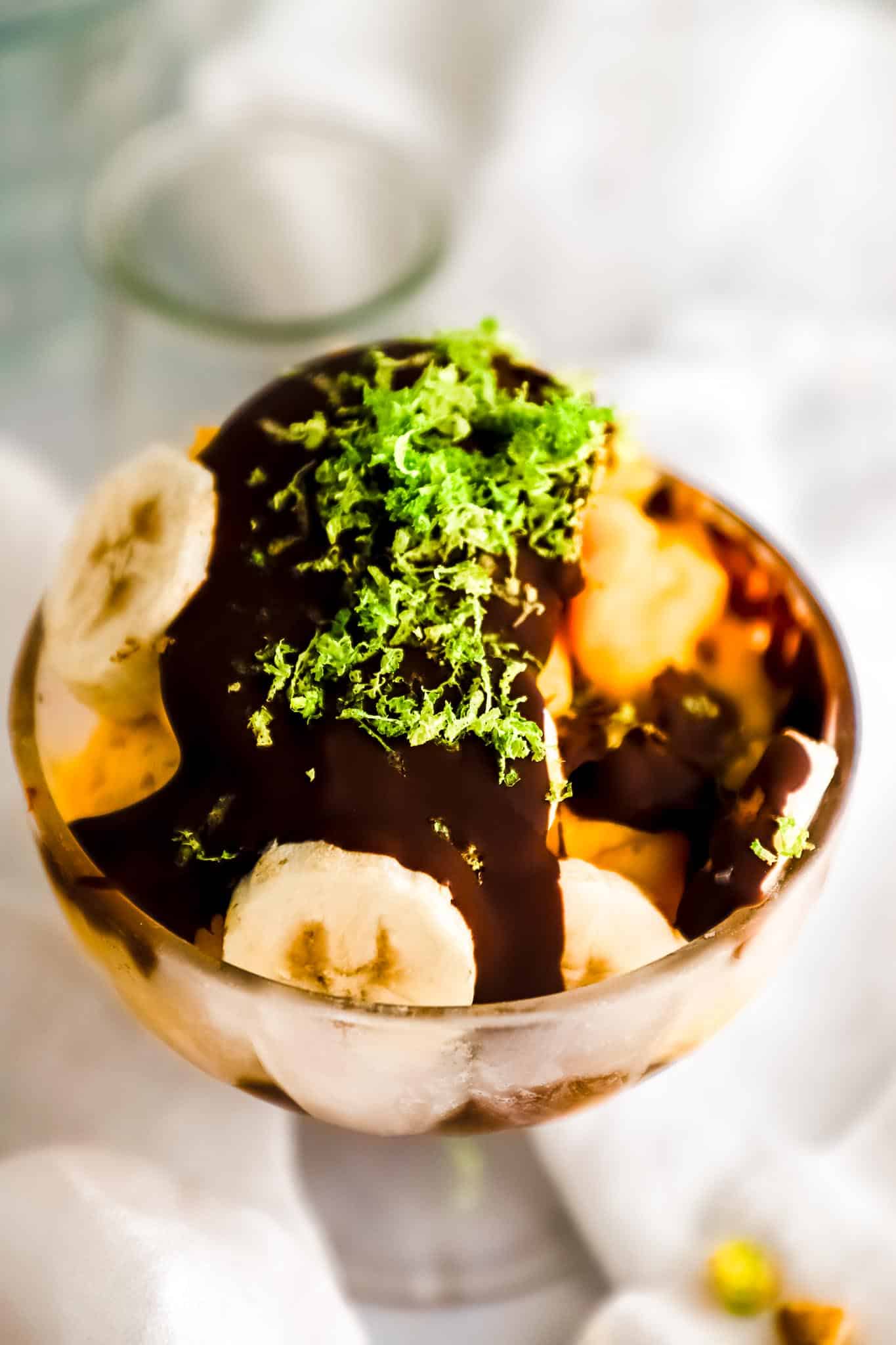 mango-nice-cream-with-chocolate-drizzle