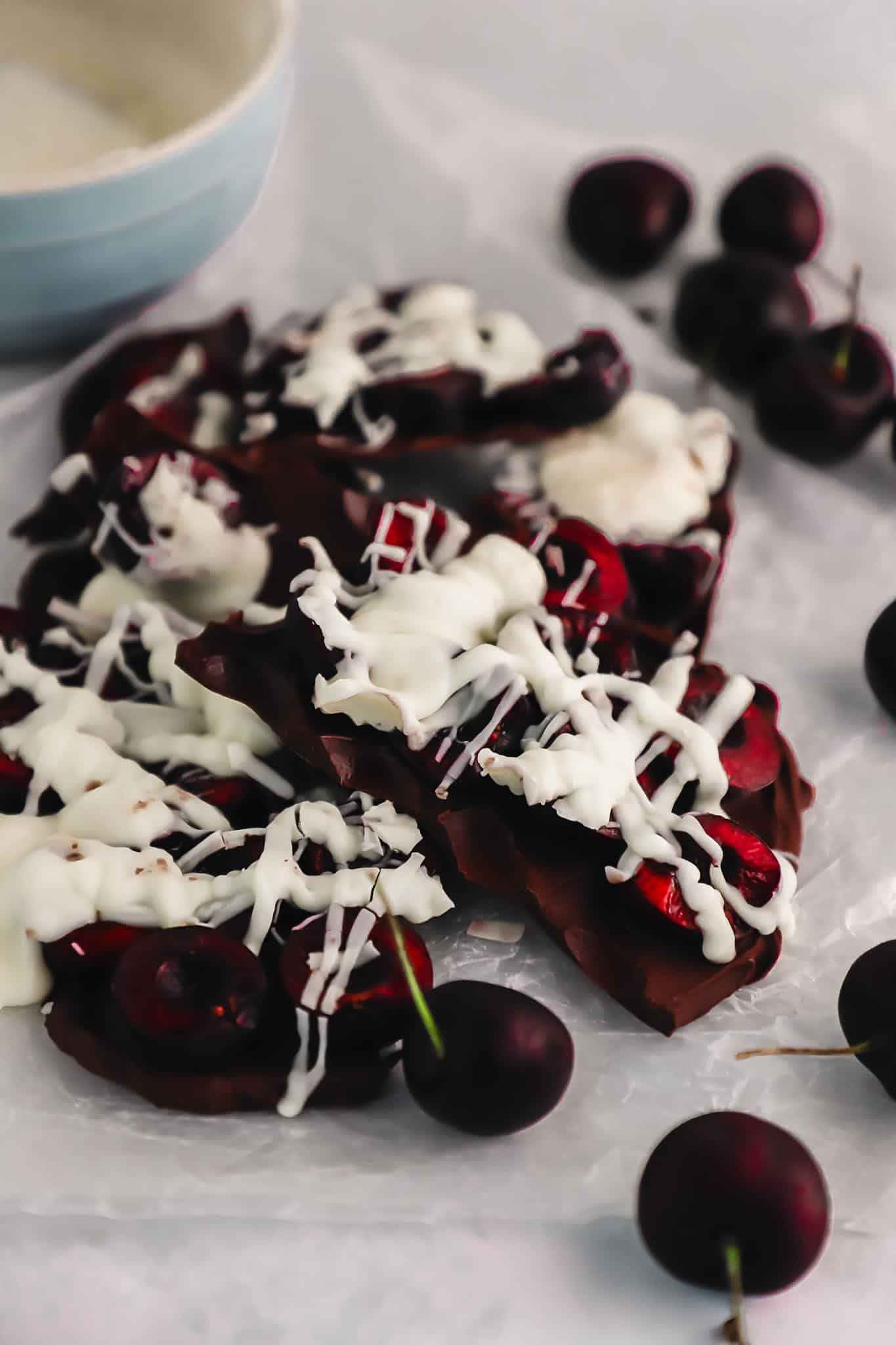 elegant-dark-chocolate-bark-with-cherries-and-white-drizzle