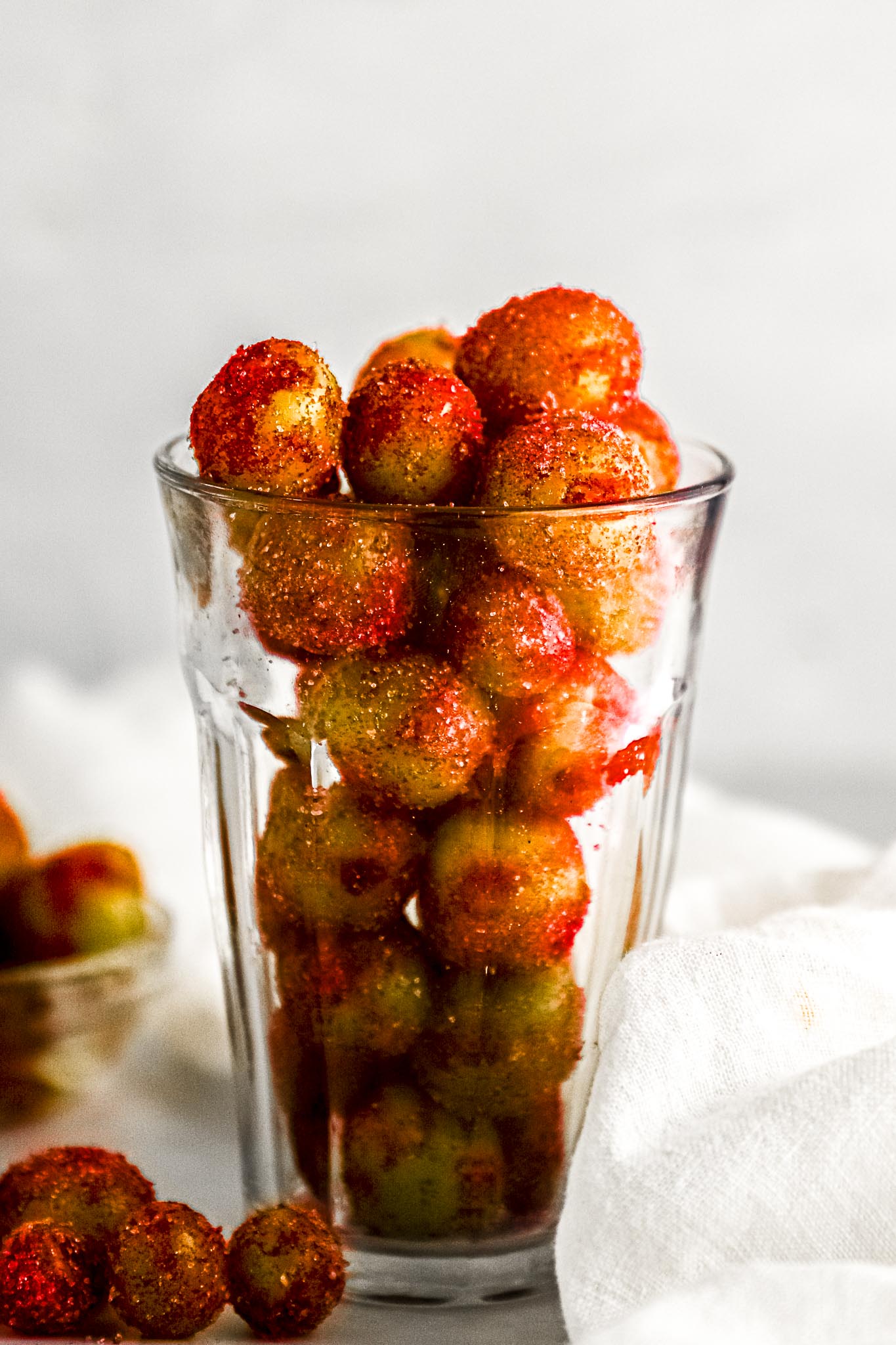 frozen-sour-patch-grapes-in-glass-bowl-ready-to-serve
