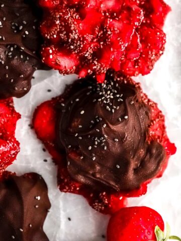 healthy-no-bake-chocolate-covered-strawberry-bites