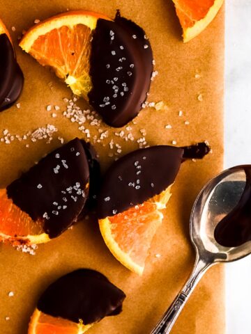 gluten-free-chocolate-dipped-oranges-arranged