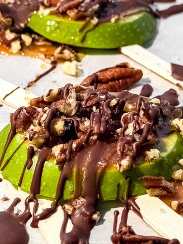 gluten-free-chocolate-caramel-apple-slices-with-pecans-and-sea-salt