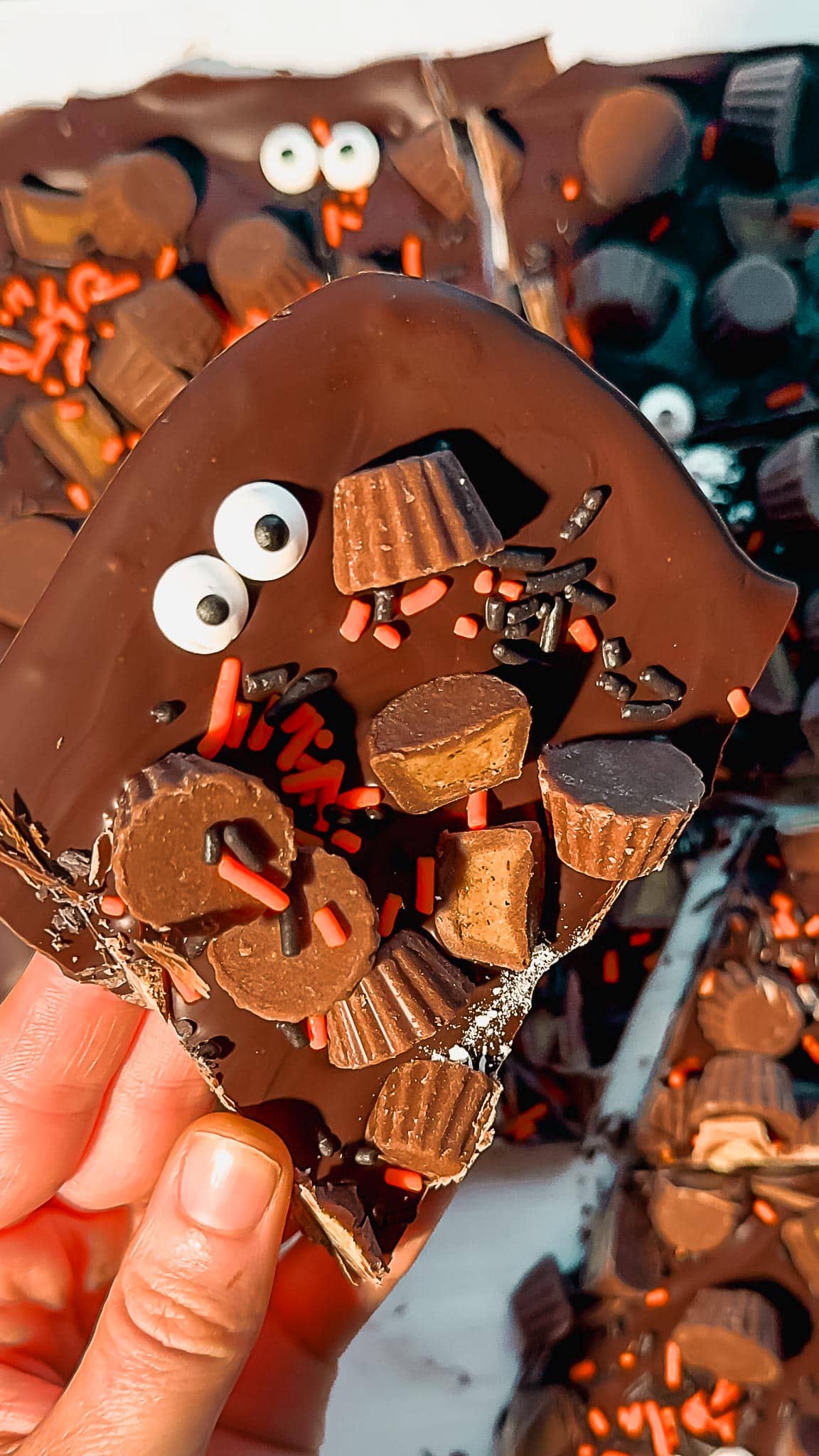 spooky-halloween-bark-with-candy-eyeballs-and-mini-peanut-butter-cups