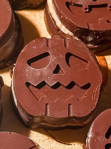 healthy-halloween-candy-pumpkin-date-caramel-chocolate