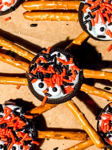 oreo-spider-cookies-with-pretzel-legs-and-candy-eyes