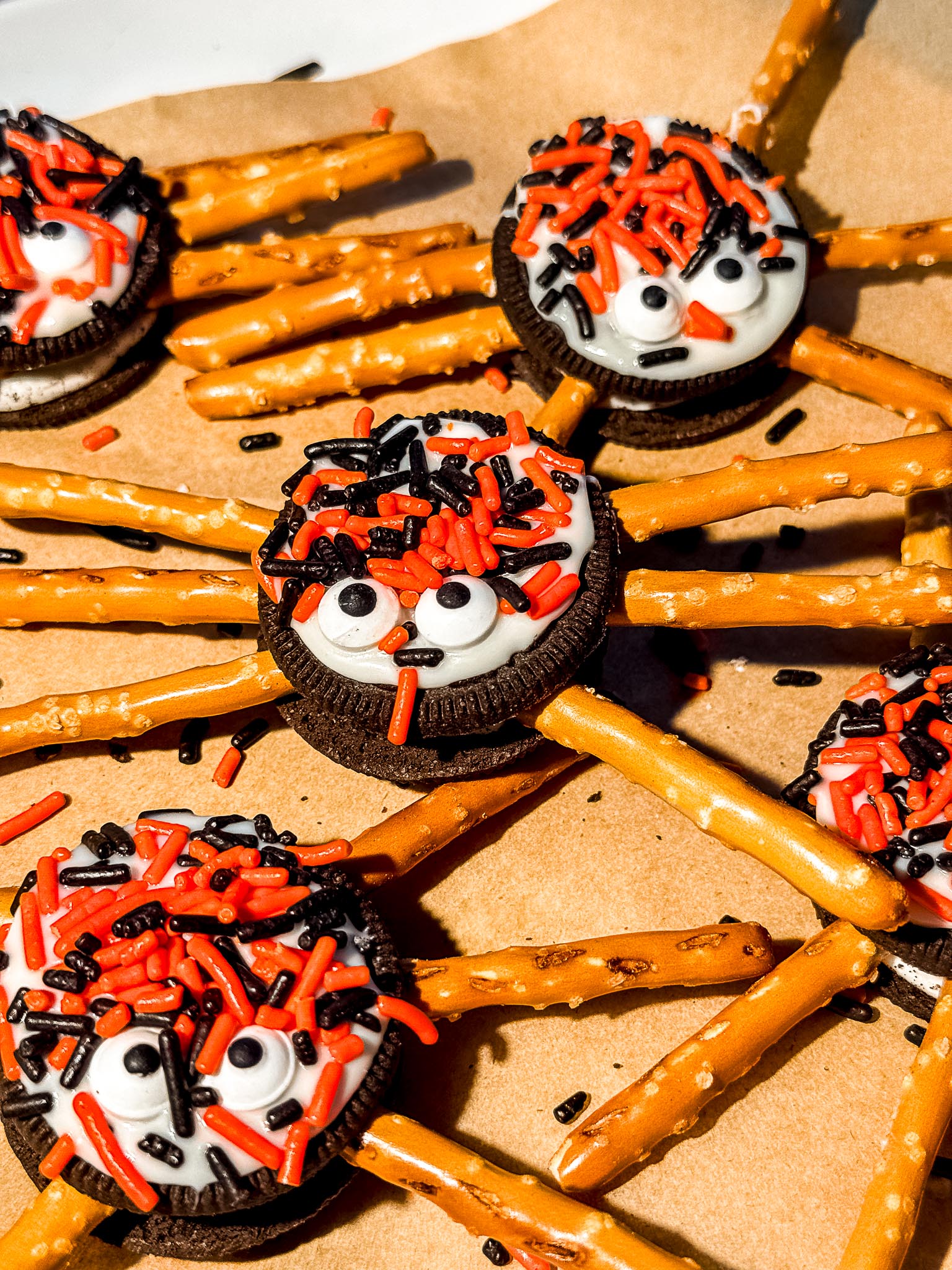 spooky-gluten-free-oreo-spiders-with-sprinkles