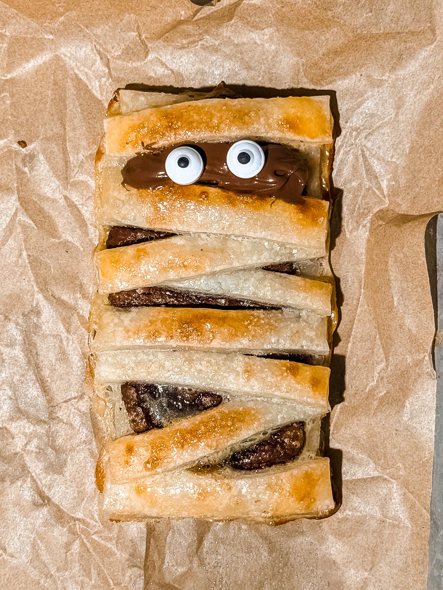 gluten-free-mummy-hand-pies-closeup