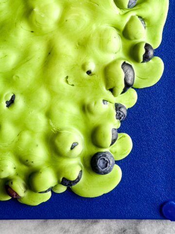 green-matcha-chocolate-covered-blueberry-bark-healthy-treat