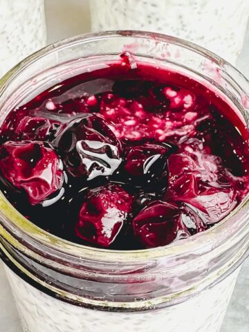 creamy-greek-yogurt-chia-pudding-breakfast