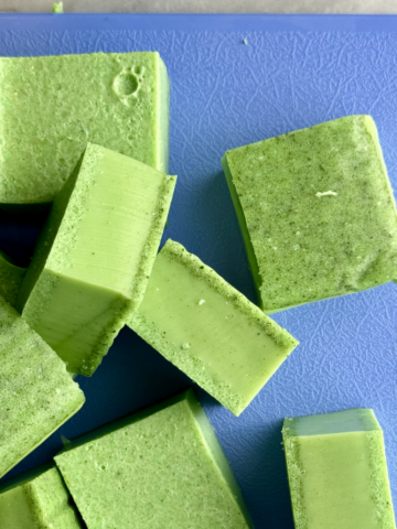 homemade-matcha-gelatin-bites-cut-into-cubes-close-up