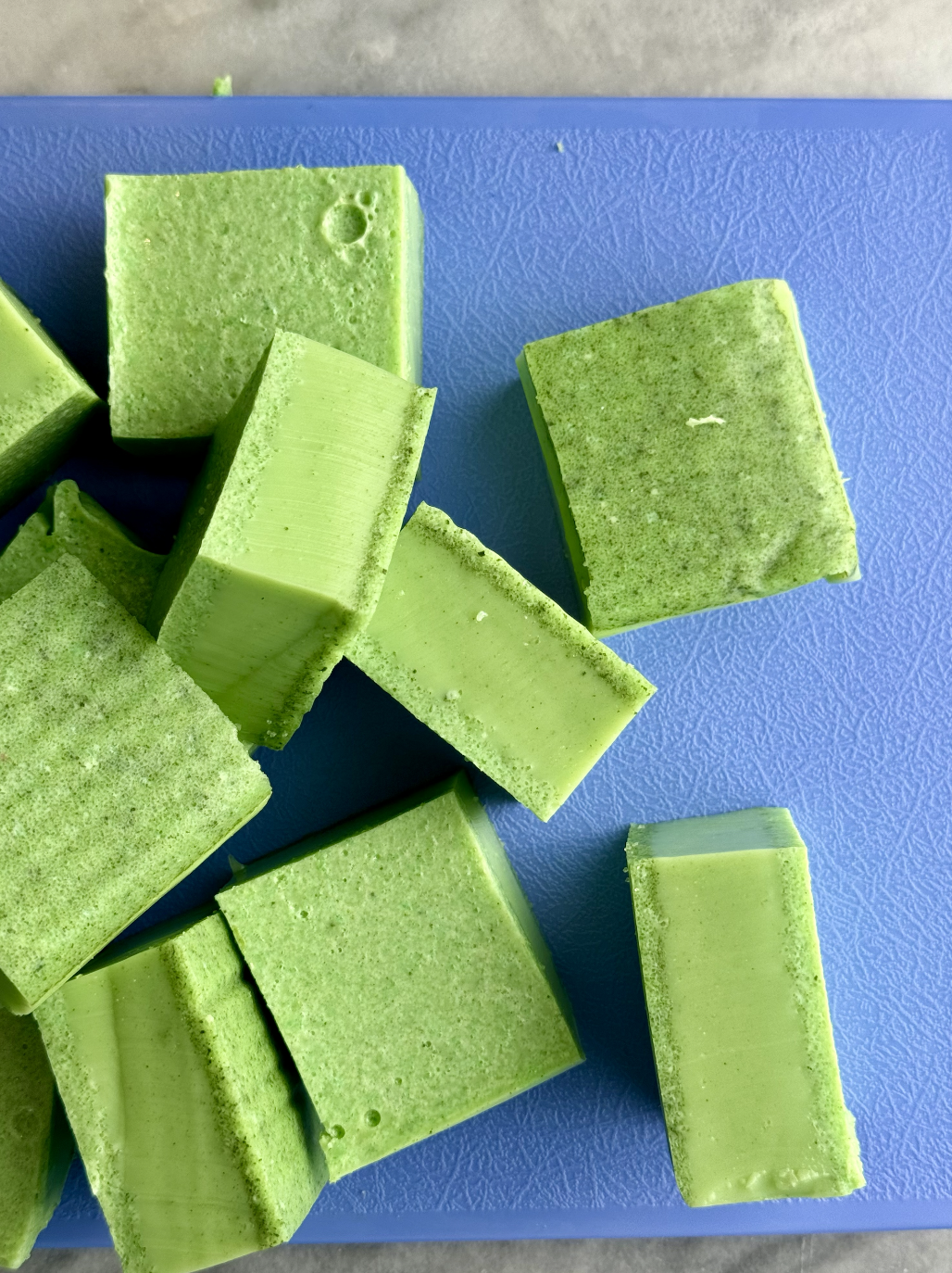 homemade-matcha-gelatin-bites-cut-into-cubes-close-up