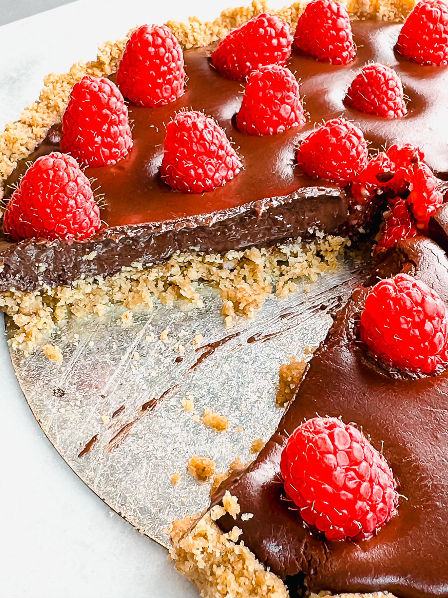 no-bake-gluten-free-chocolate-raspberry-tart