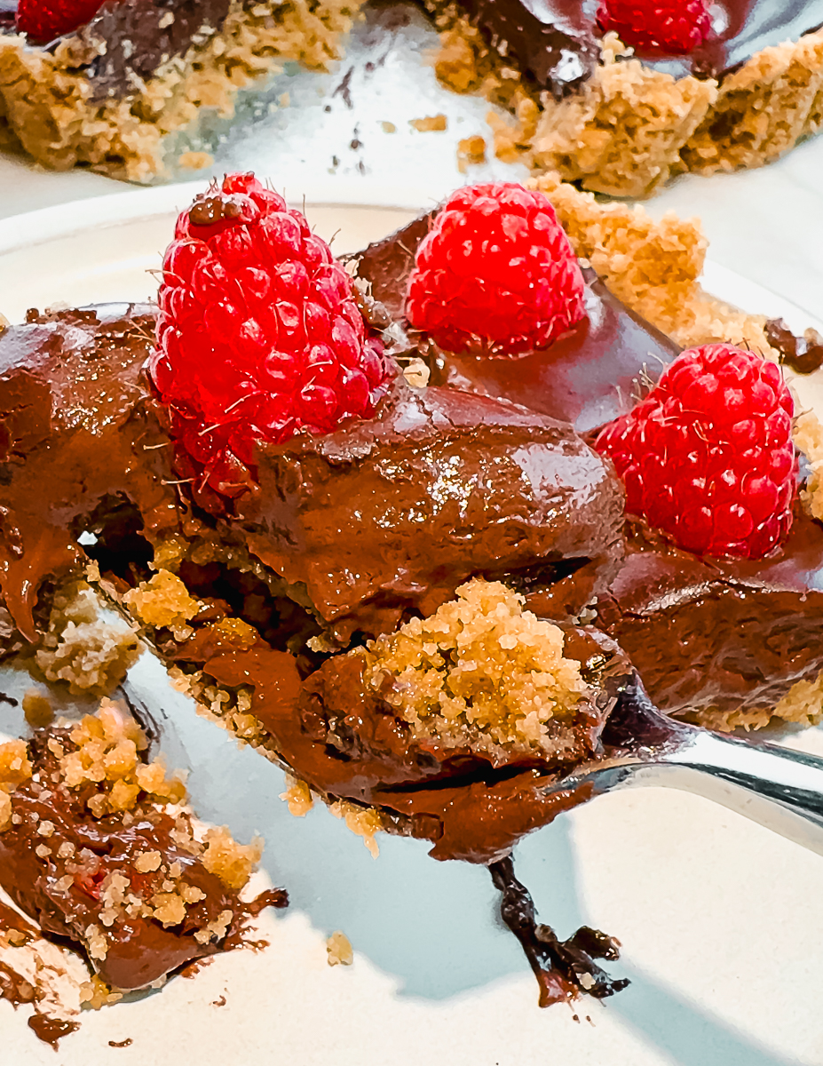 easy-no-bake-chocolate-raspberry-tart-recipe